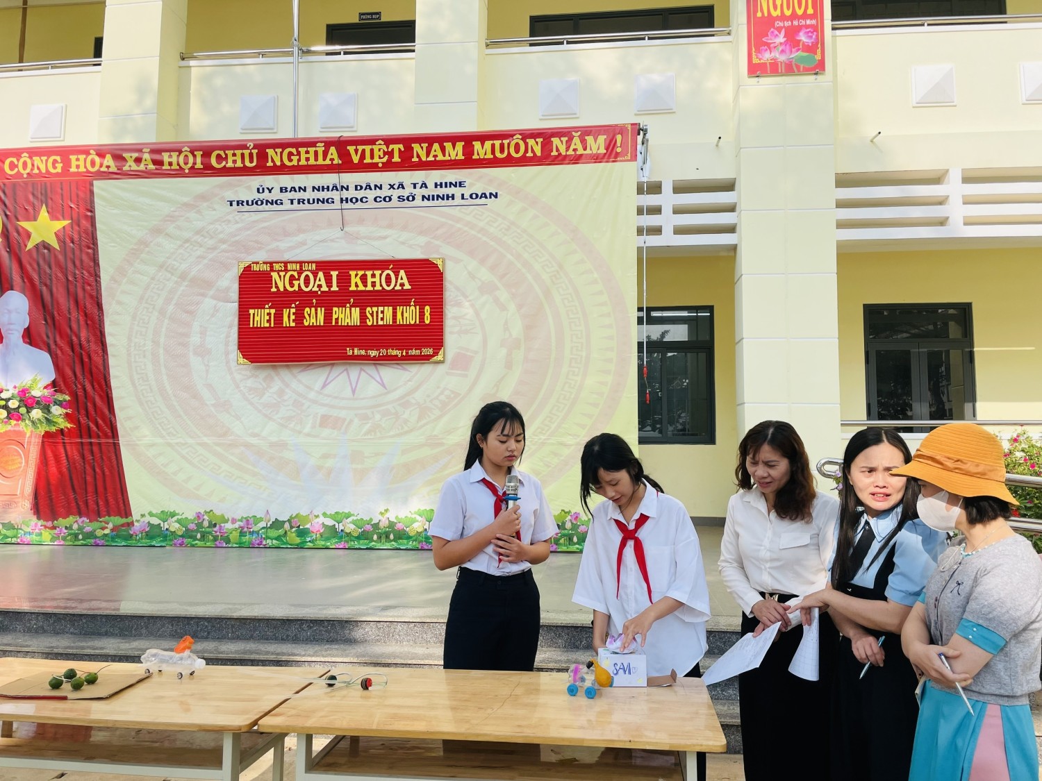 KHƠI NGUỒN SÁNG TẠO: SÔI NỔI HOẠT ĐỘNG NGOẠI KHÓA THIẾT KẾ SẢN PHẨM STEM KHỐI 8